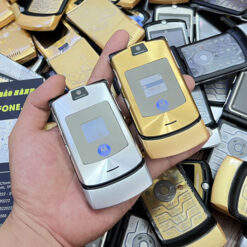 2 màu sắc của điện thoại Motorola V3i
