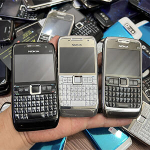 3 màu sắc của Nokia E71
