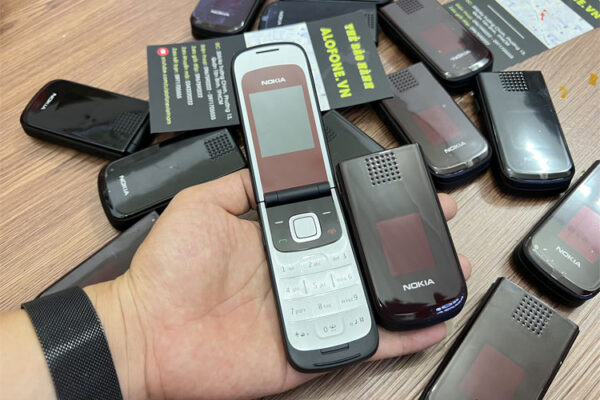 Điện thoại Nokia 2720 màu nâu đỏ