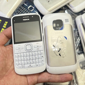 Điện thoại Nokia E5 màu trắng