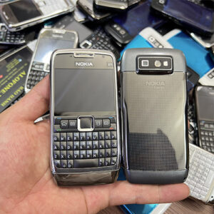 Điện thoại Nokia E71 xám