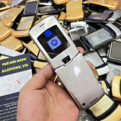 Mặt lưng của Motorola V3i trắng bạc