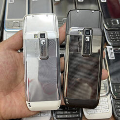 Mặt sau của Nokia E66