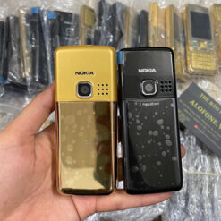 Mặt sau của Nokia 6300 màu đen và vàng