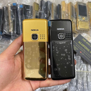 Mặt sau của Nokia 6300 màu đen và vàng