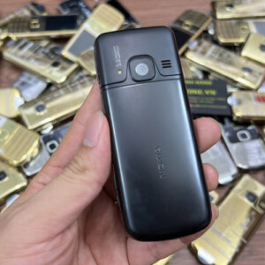 Mặt sau Nokia 6700c màu đen