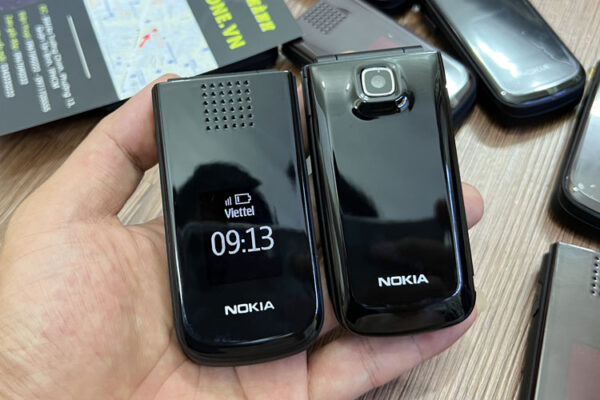 Nokia 2720 nắp gập 2 màn hình