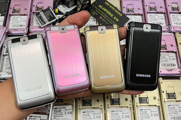 Samsung S3600i với 4 màu sắc bắt mắt
