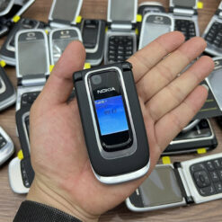 Nokia 6131 nhỏ gọn trong lòng bàn tay