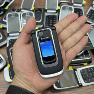 Nokia 6131 không gồ gề trong tim bàn tay