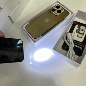 F15 Pro hỗ trợ đèn pin chiếu sáng