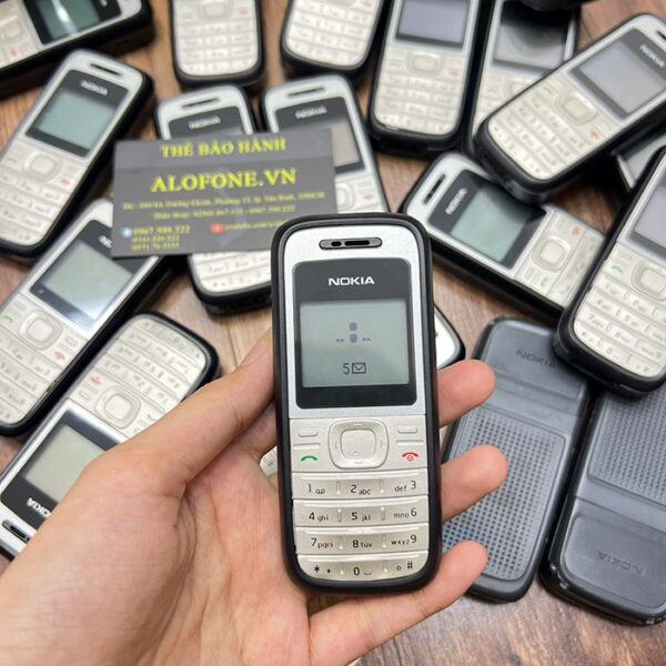 Nokia 1200 sở hữu thiết kế đơn giản