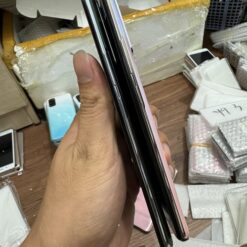 Cạnh lưng Vivo Y73