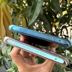 Cạnh trên của Oppo Reno5 Pro 5G